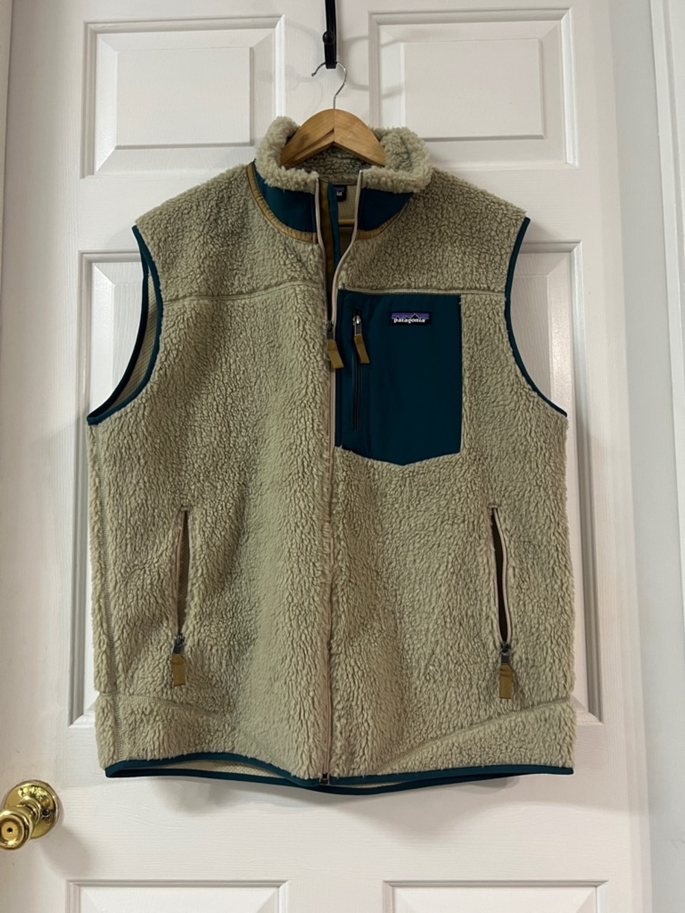NWT Patagonia Khaki Sherpa Fleece Jacket with Green Accent